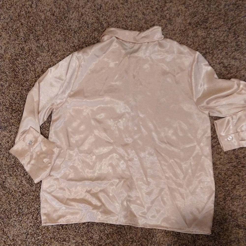 Le Lis Collection Slinky Button Down Blouse - Picture 4 of 7